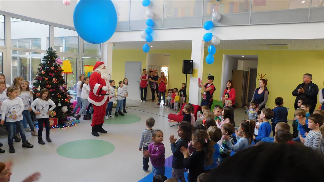 Djed Mraz u Dječjem vrtiću Paški mališani