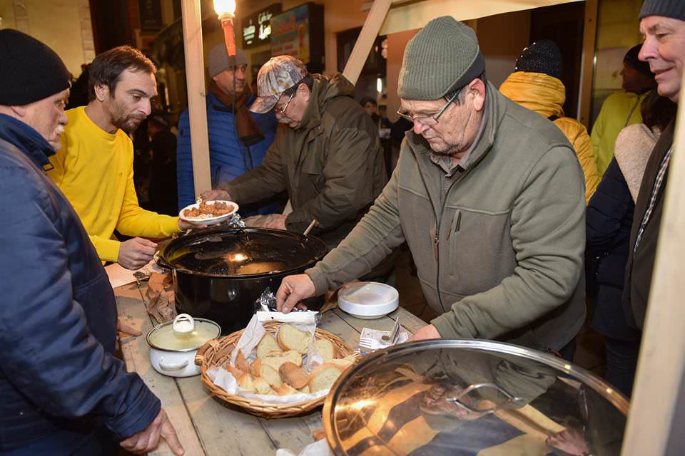 Advent u Novalji: Održana makarunijada