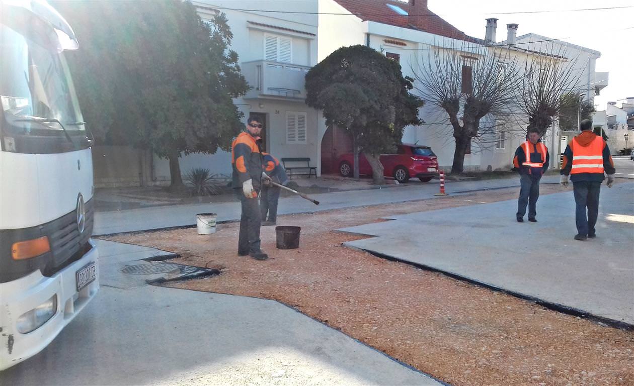 Pag: Počeli radovi na asfaltiranju ceste na Goliji