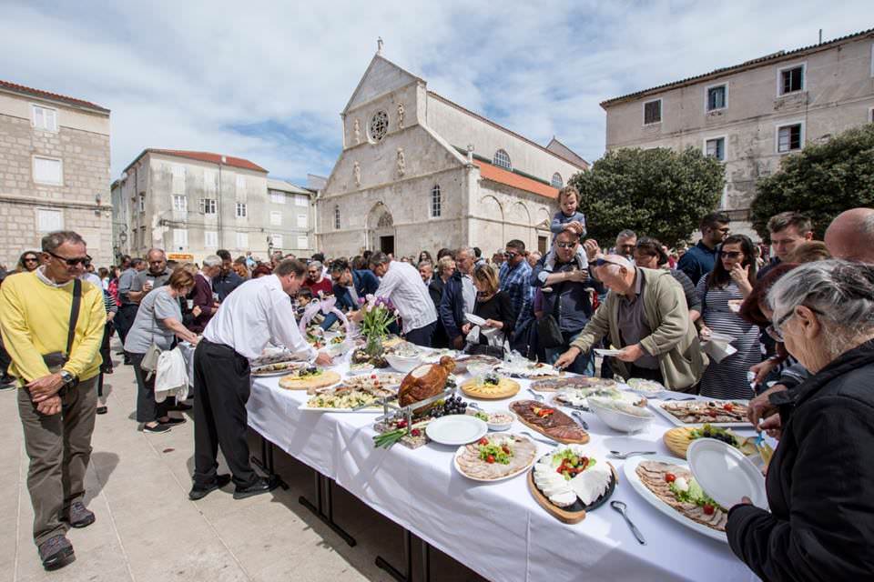 Pag: Uskršnji doručak uz Gradsku glazbu Pag