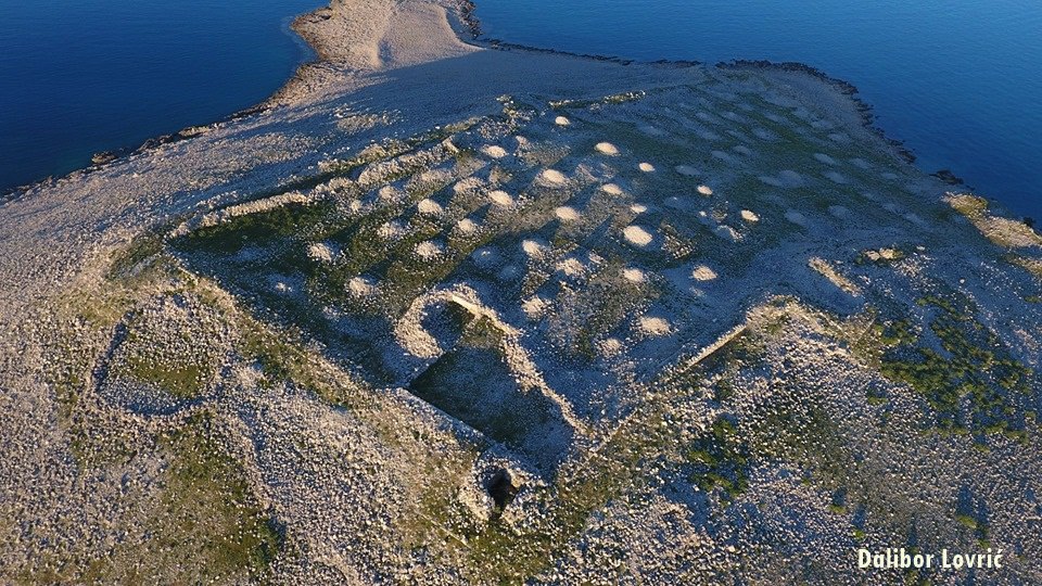 Veliki Sikavac-jedno od najzanimljivijih arheoloških područja na Pagu