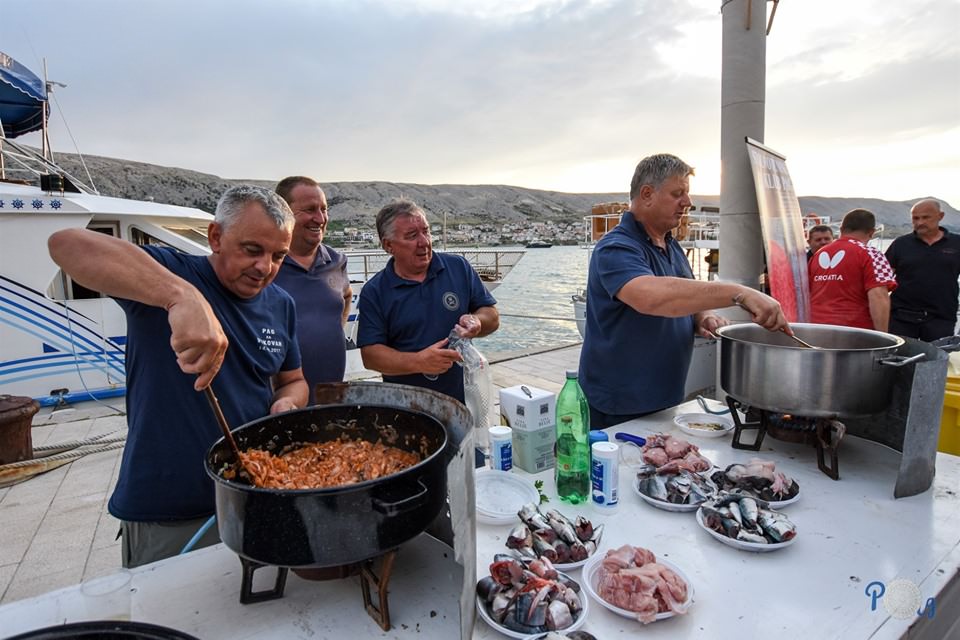 Pag: Održana Brudetijada, natjecanje u pripremanju brudeta