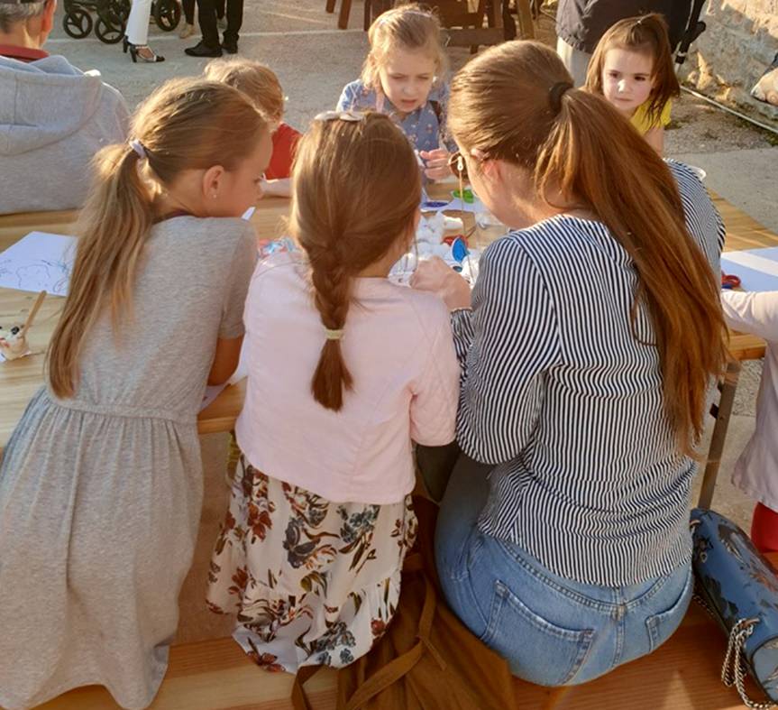 Općina Kolan financira školske bilježnice i udžbenike