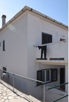 Zakazana glavna rasprava u slučaju oca koji je s prvog kata bacio četvoro djece