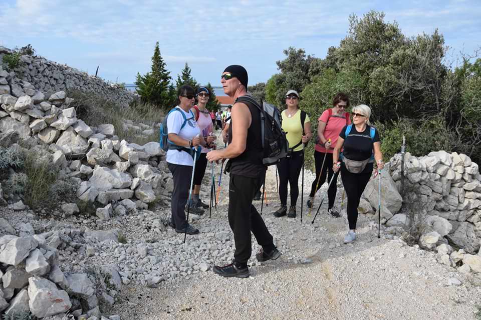 Otočni krajolik oduševio sudionike nordijskog hodanja