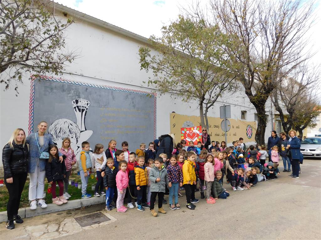 Paški mališani: I u mom gradu Vukovar svijetli