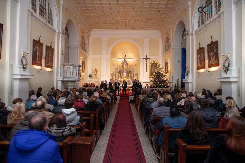 Održan koncert klapa otoka Paga “Novaljski raspivani Božić”