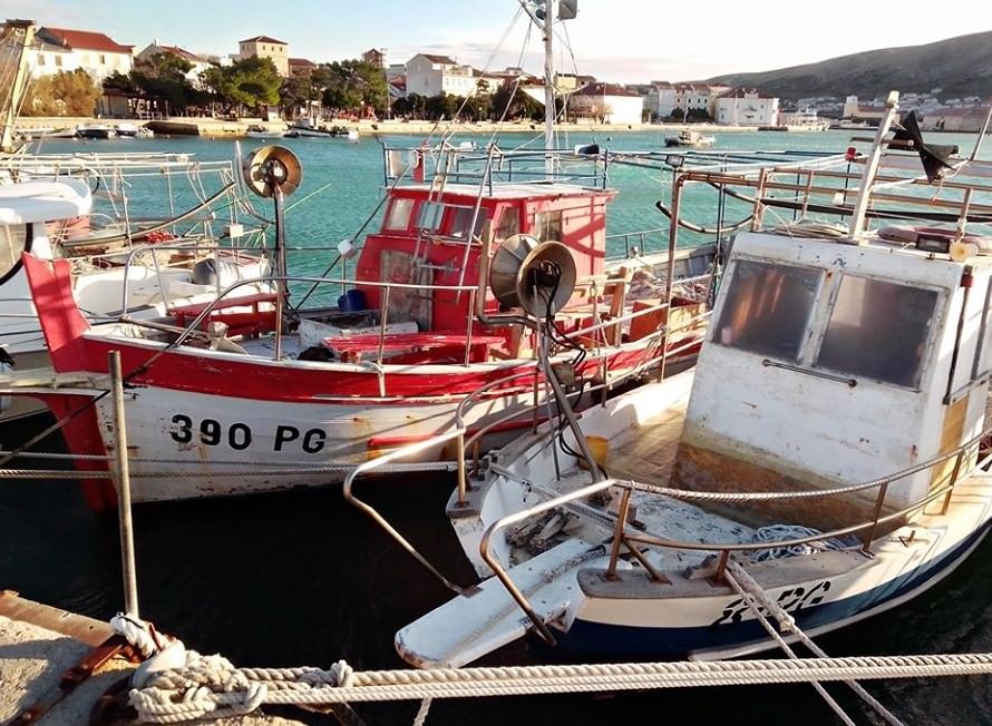 Pag: ugovori za vezove za brodice potpisivat će se u Pagu, a ne u Zadru