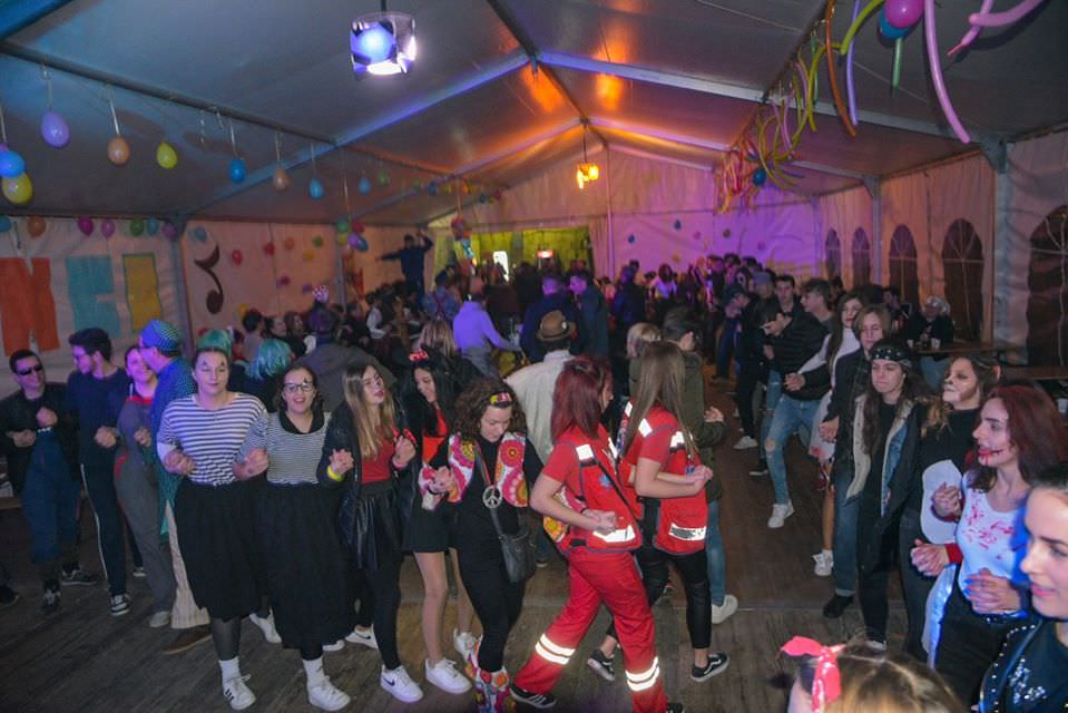Pag: U Drugom magazinu održani su prvi ovogodišnji karnevalski tanci