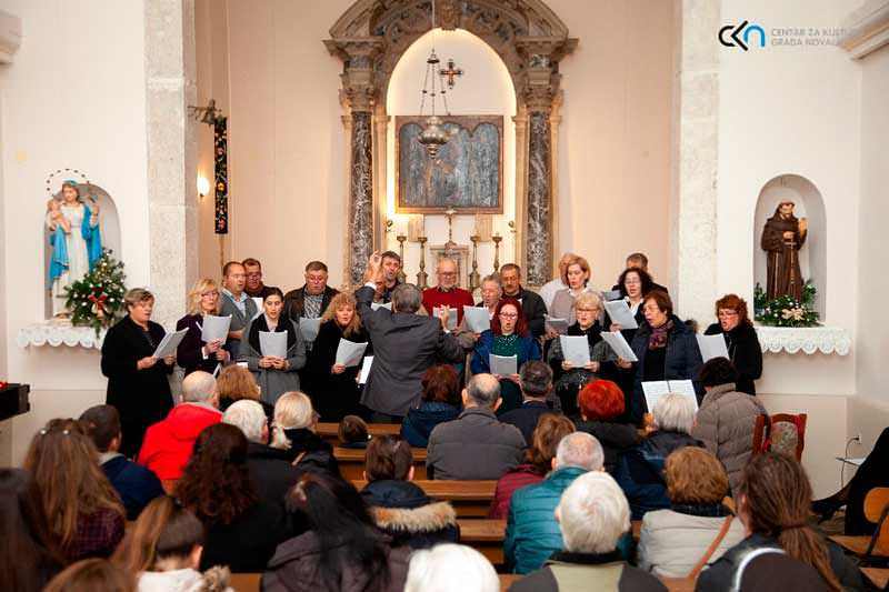 U crkvi Sv. Katarine u Novalji koncert Gradskog zbora Novalja i gostiju