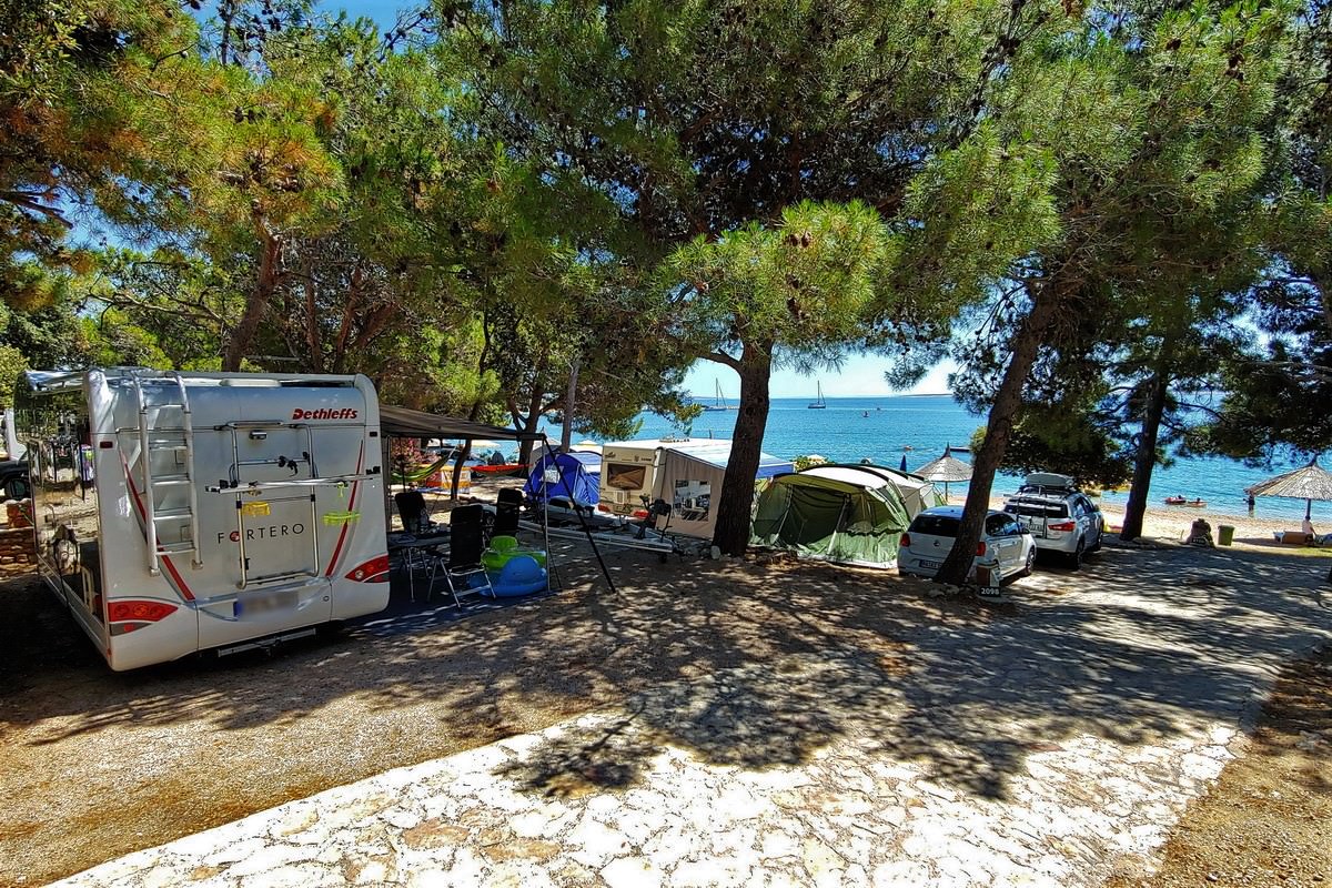Na otoku Pagu nositelji turizma ovog ljeta su kampovi i obiteljski smještaj