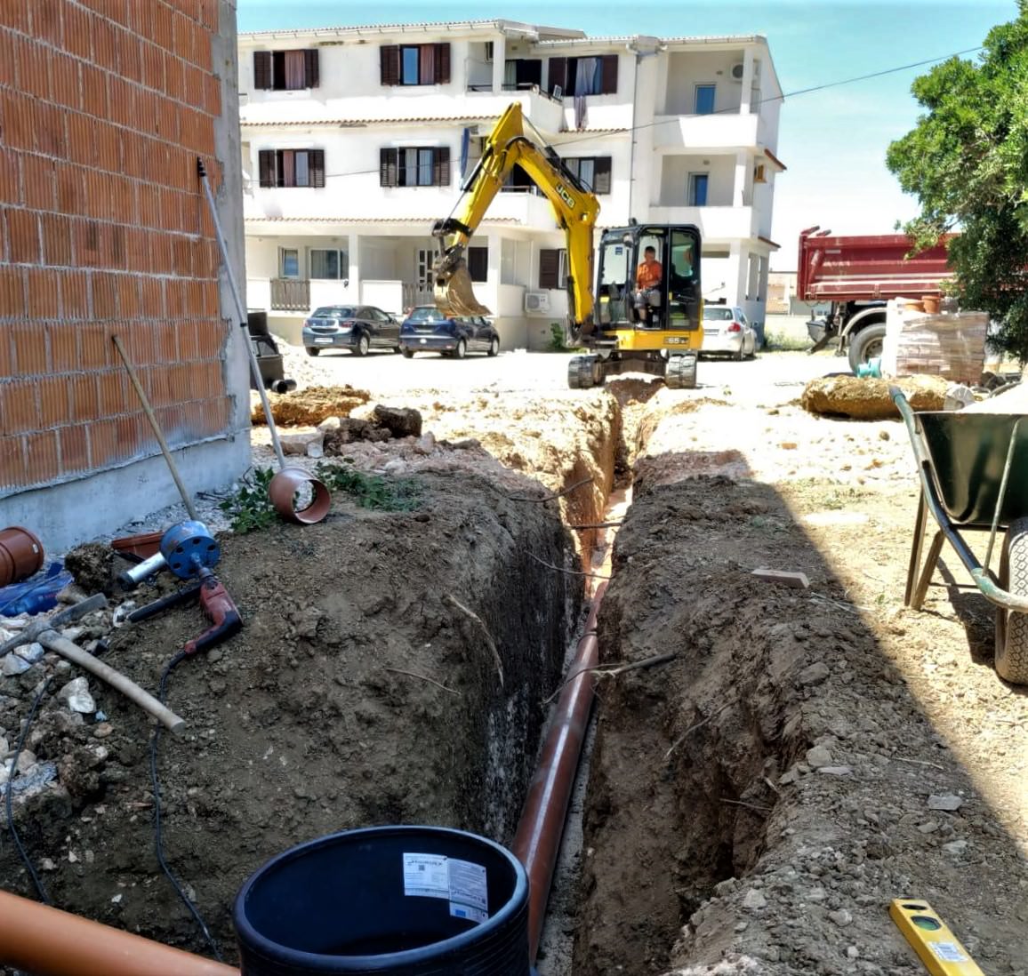 Pag: Na predjelu Blato Komunalno društvo Pag radi novu trasu odvodnje