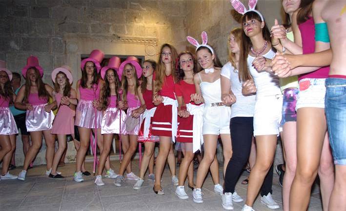 Paški ljetni karneval 2021. održat će se na brodu “Elizabet”-Smije se ukrcati 100 putnika s Covid putovnicama