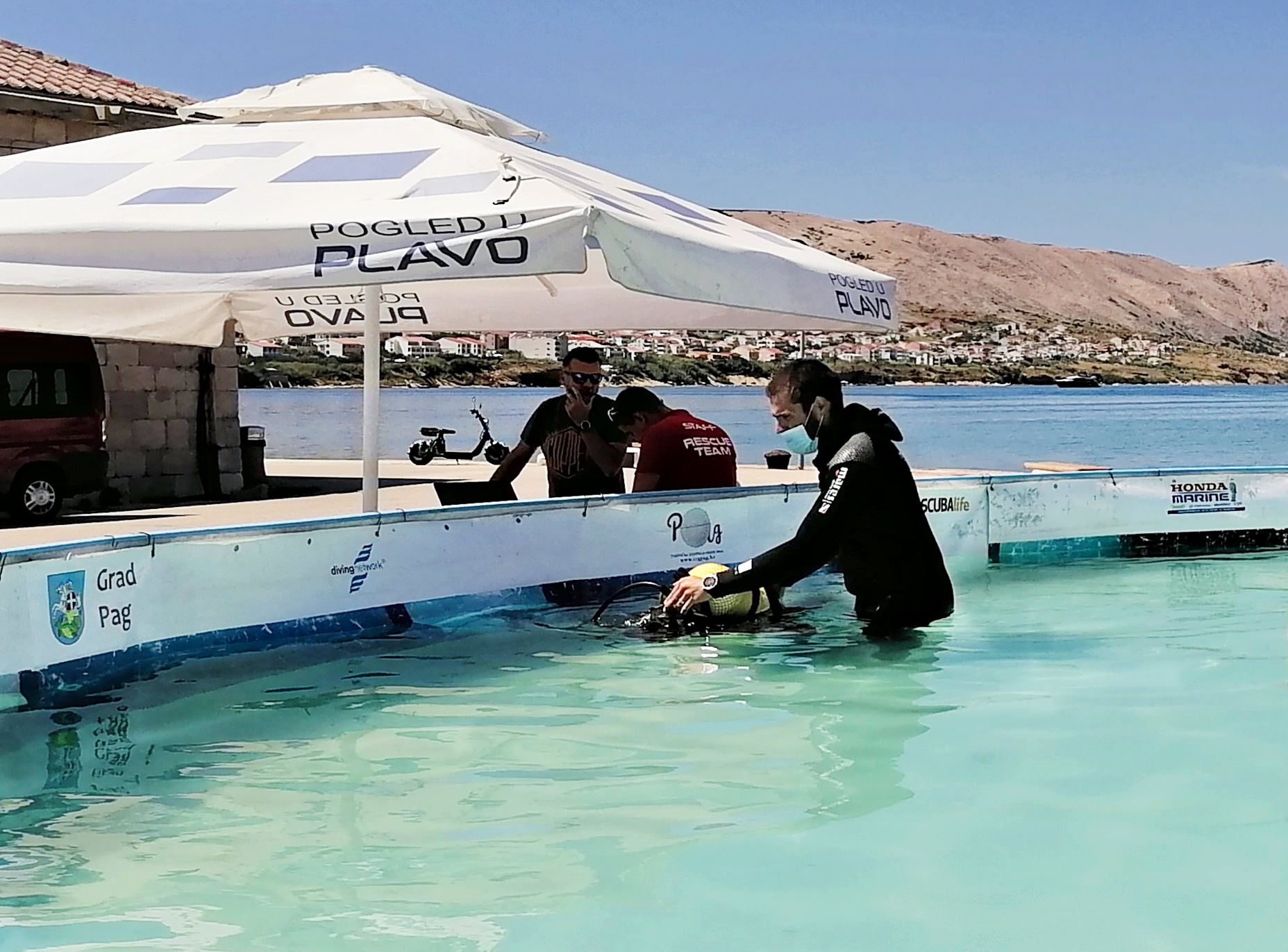 U Pagu je održan program “Pogled u plavo”-poduka u ronjenju u bazenu u ronilačkoj opremi