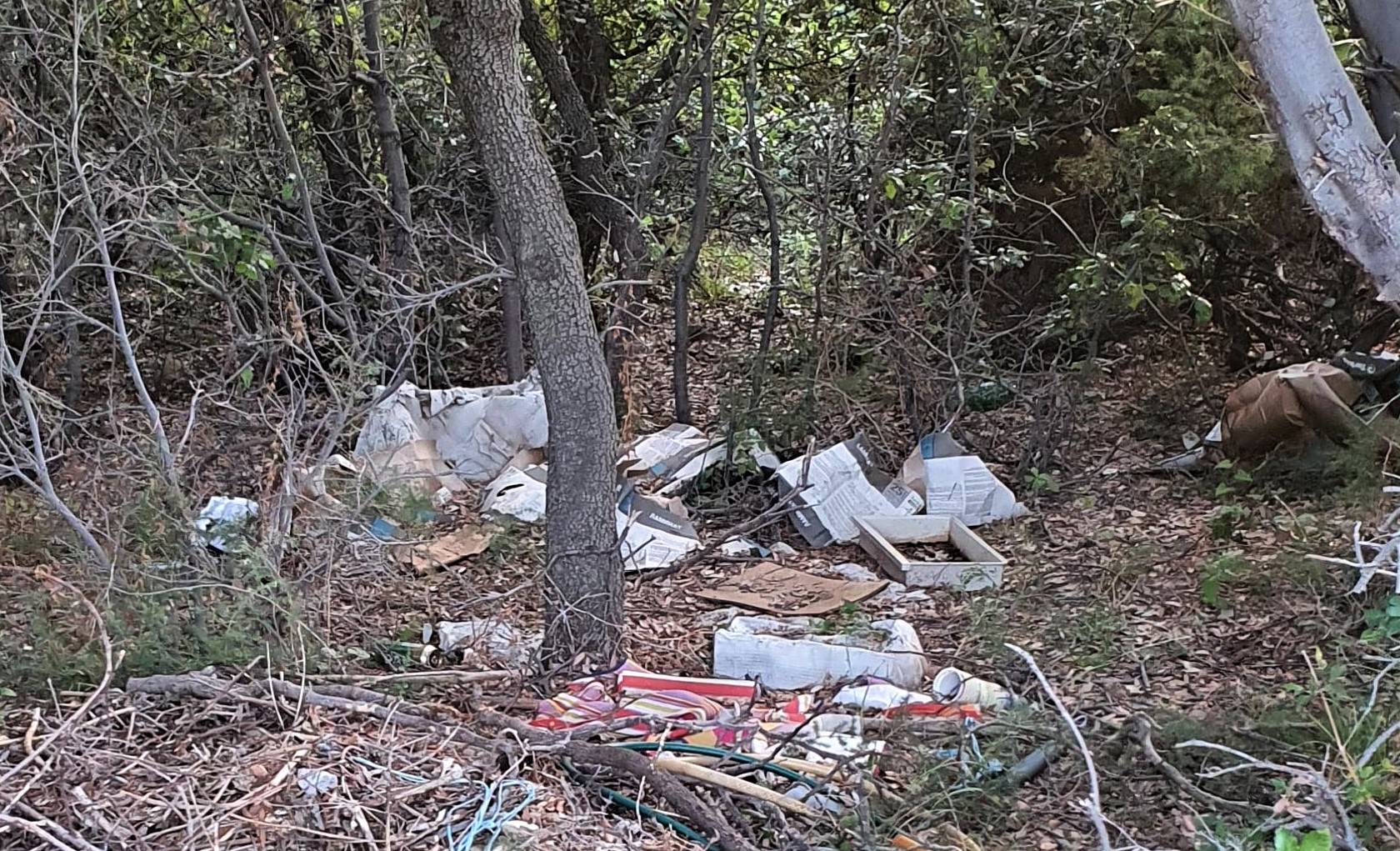 Grad Pag je potrošio 100. 000 kuna na sanaciju divljih odlagališta-Može li se to nadoknaditi kaznama?