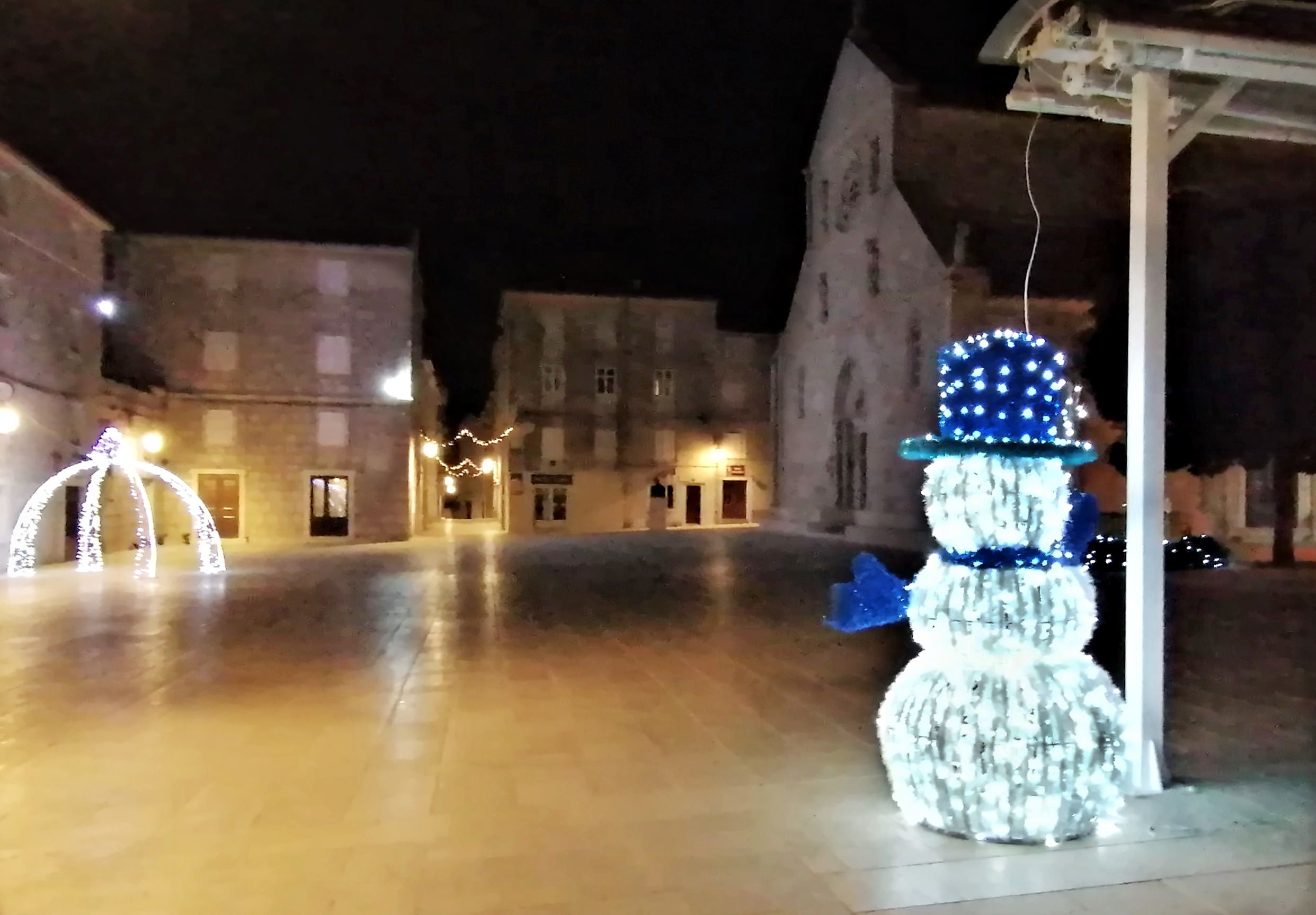 Pag: Počelo blagdansko ukrašavanje