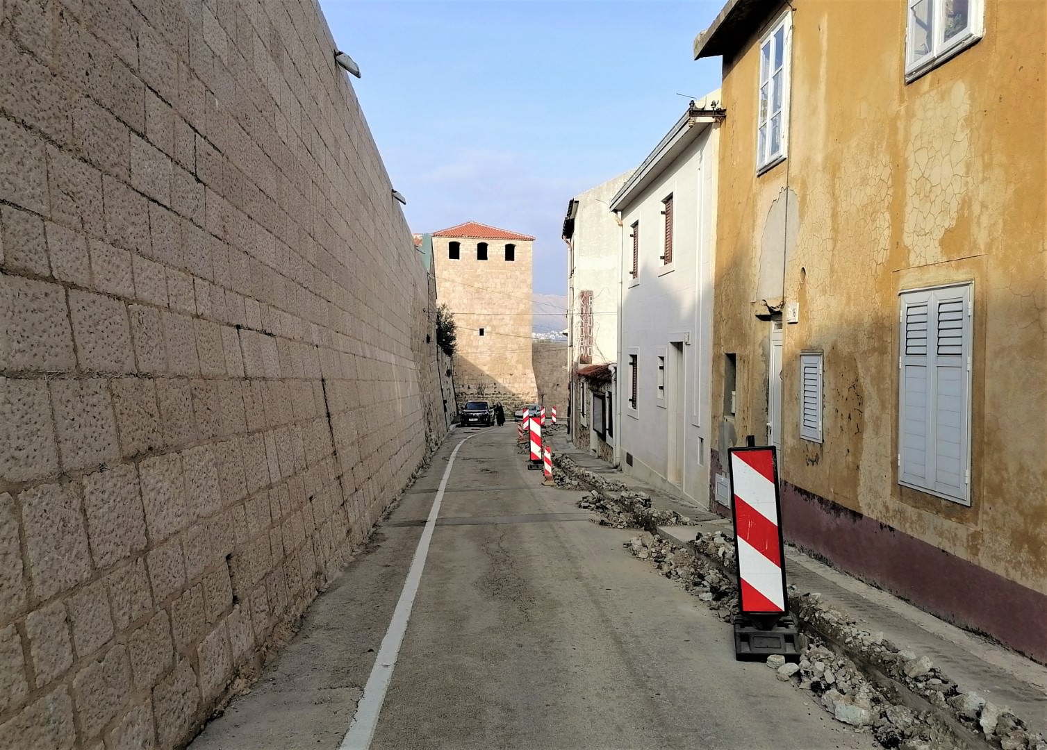 Pag: Na prometnici uz kulu Skrivanat odvijaju se radovi i potrebna je opreznija vožnja