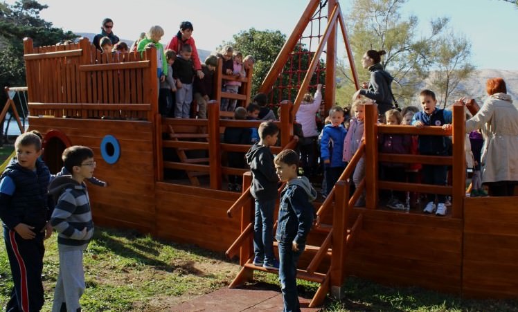 Pag: Dječja igrališta se svakodnevno uništavaju, potrebne su nadzorne kamere