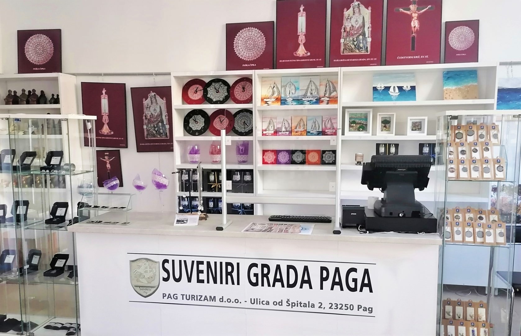 Novo: U Kneževom dvoru u Pagu otvorena je suvenirnica “Suveniri Grada Paga”
