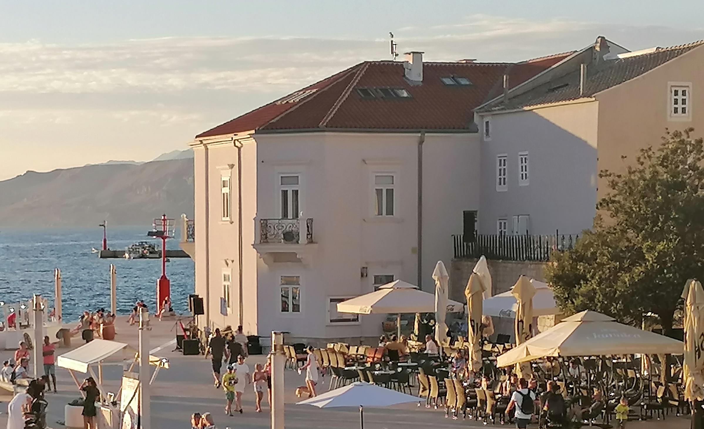 Grad Pag: Krenulo se u provjeru prijave gostiju i kontrolu plaćanje turističke pristojbe