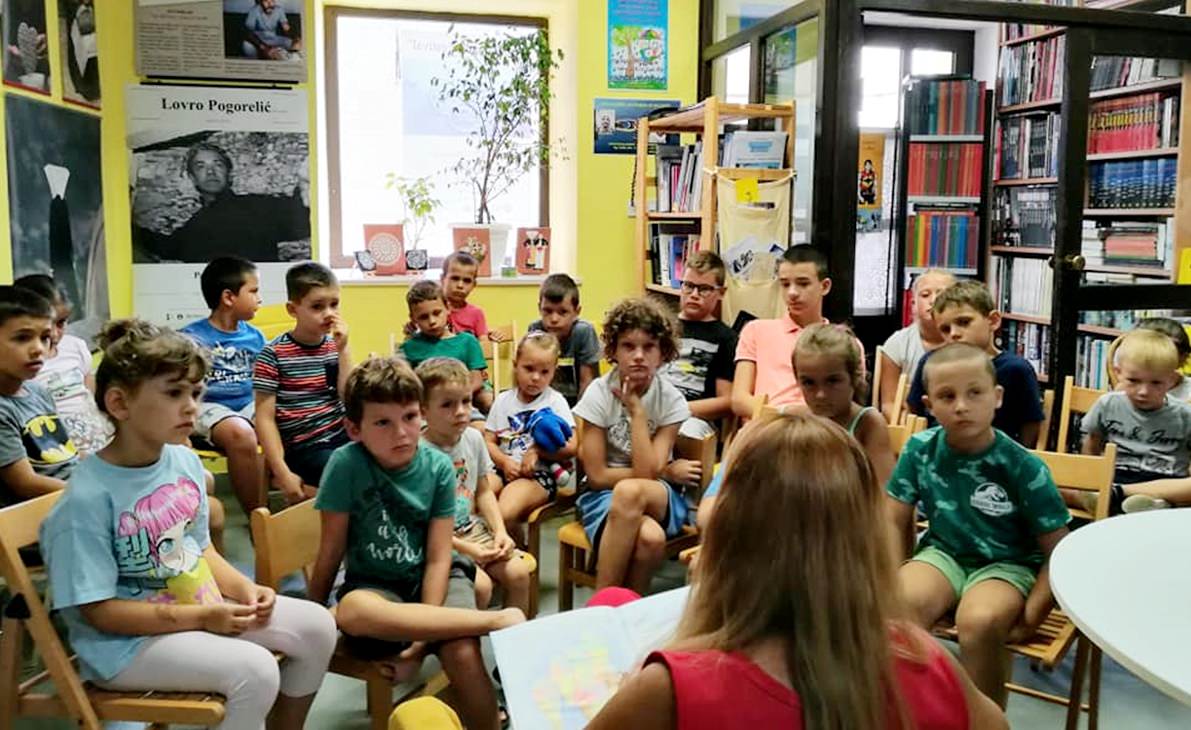 U Gradskoj knjižnici u Pagu održana je poduka djece o pravilnom postupanju s otpadom