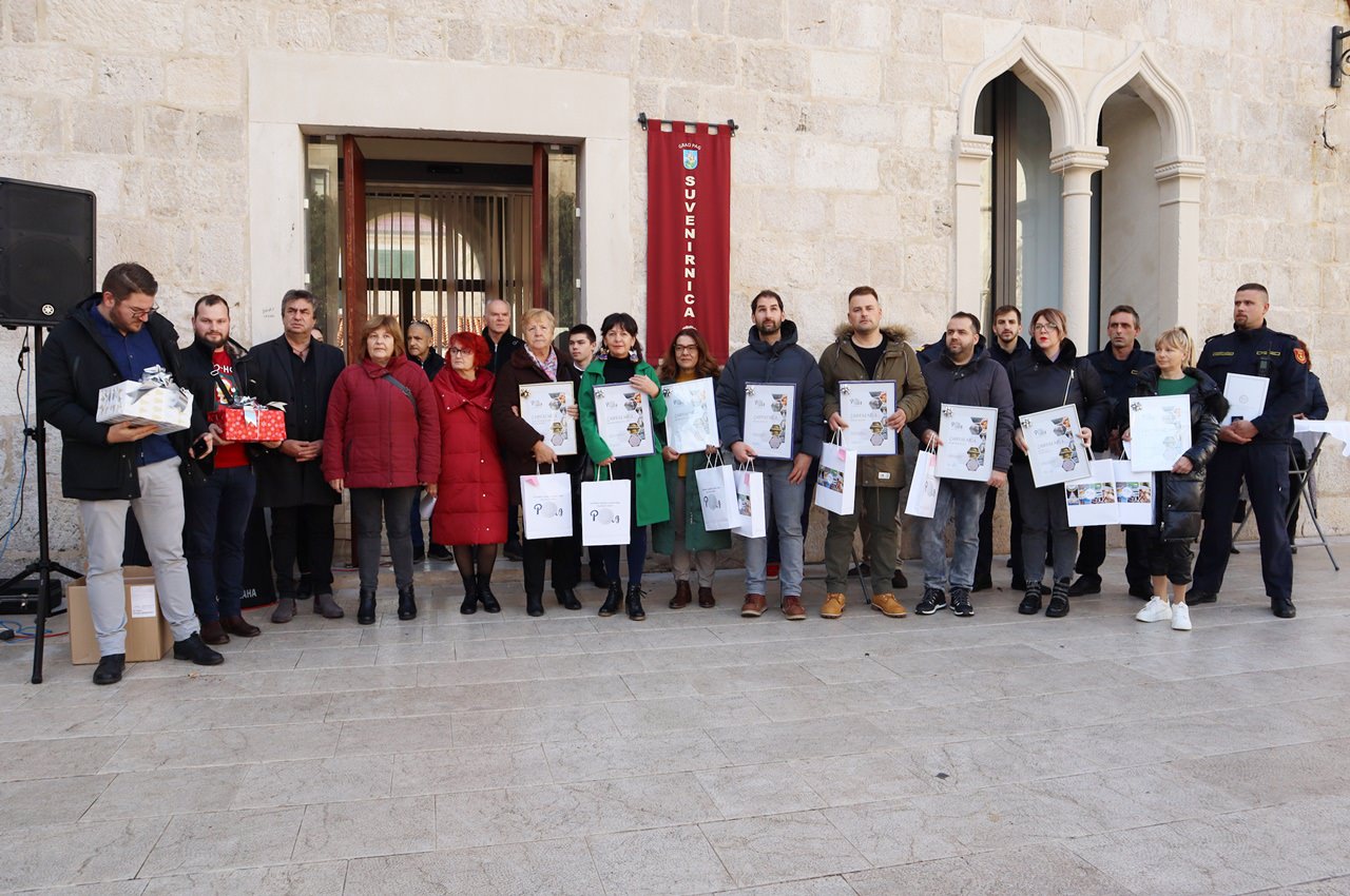 Turistička zajednica Grada Paga dodijelila je priznanja za doprinos u turizmu i Adventu