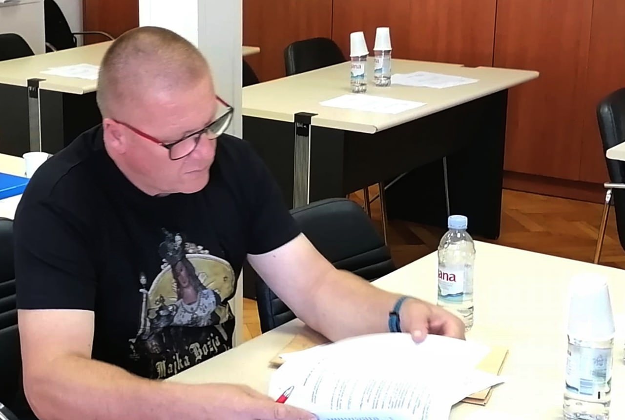 Vijećnik Franći Bukša: “Može li se riješiti divlje odlagalište na cesti Pag-Košljun?”