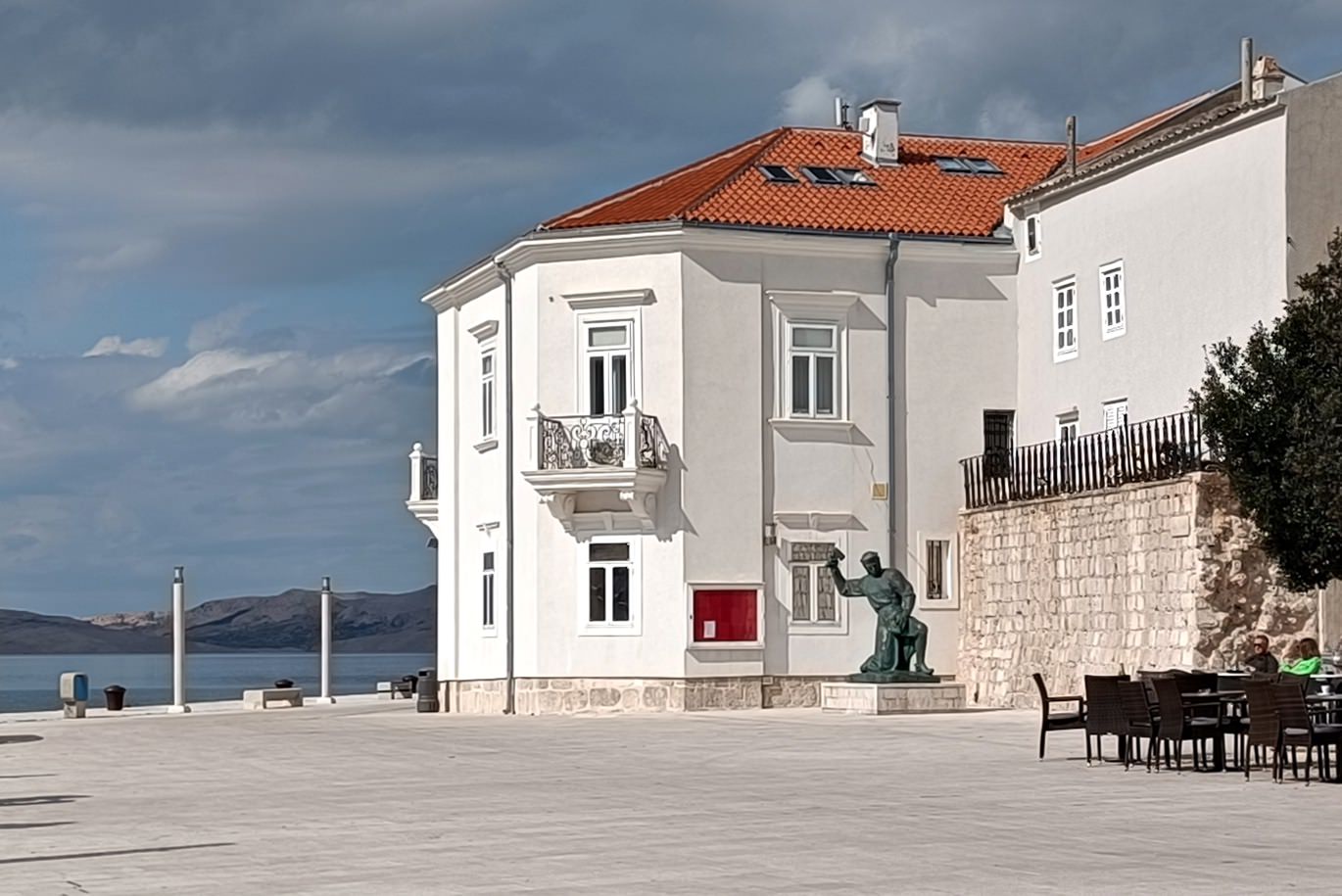 Grad Pag: Natječaj za prodaju osobnog vozila marke Audi, tipa A6 3,0 TDI, proizveden 2011.