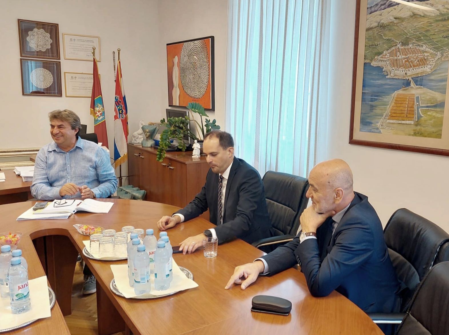 Pag: S ministrom Malenicom dogovoreno rješavanje problema Zemljišnoknjižnog odjela u Pagu