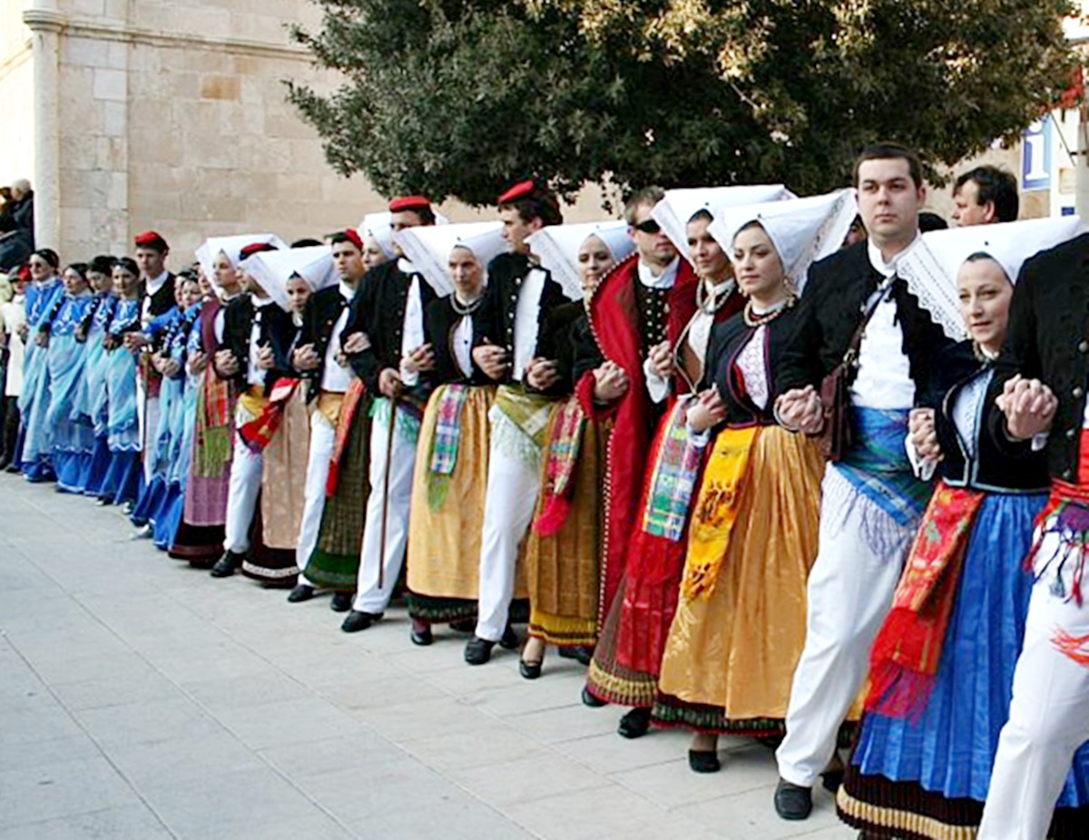 Paški karneval je količinom izvornih etnoloških sadržaja i običaja jedinstven u Europi