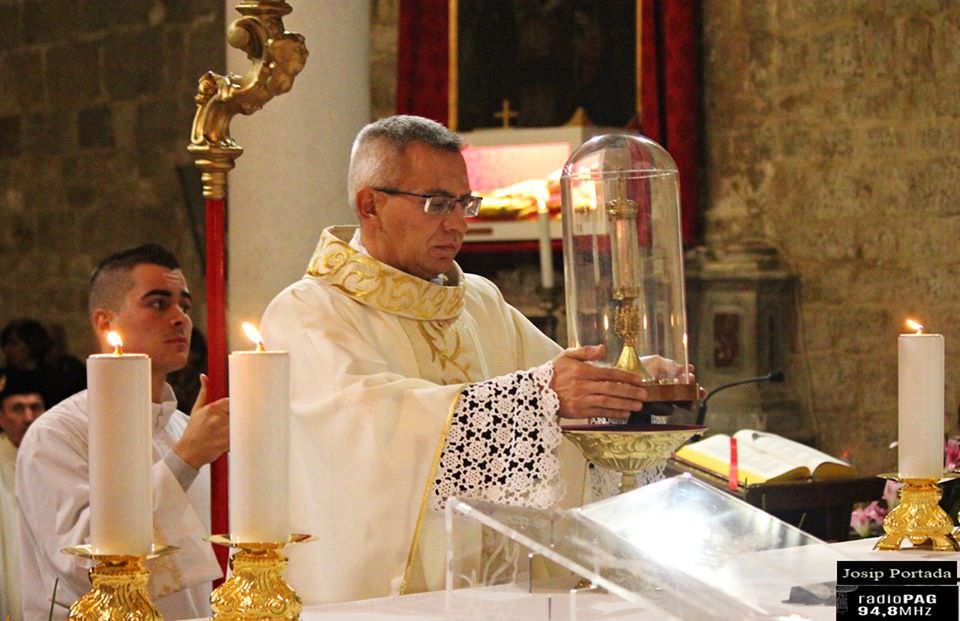 U Pagu će se, u nedjelju, 4. svibnja, liturgijama i procesijom proslaviti Dan Svetog Trna