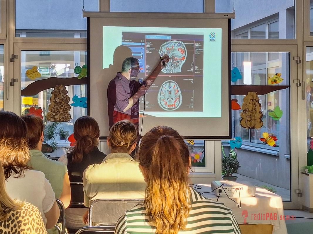 Dvodnevna edukacija u organizaciji Dječjeg vrtića Paški mališani i dr. Ranka Rajovića: O djeci, učenju i digitalnom svijetu