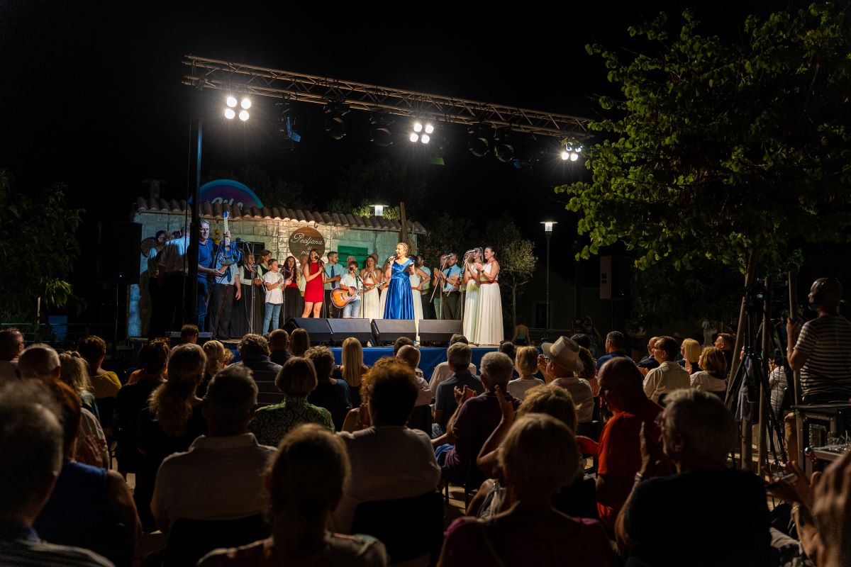 22. Susret klapa „Povljana u pismi”