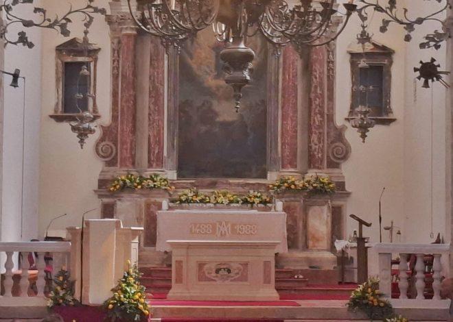 Zadarski nadbiskup msgr. Milan Zgrablić posvetio je novi oltar u Zbornoj crkvi u Pagu