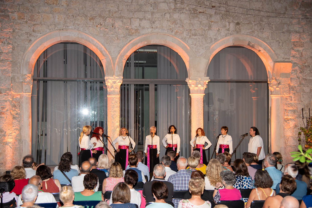 Obljetnički koncert klape Peružini oduševio pašku publiku
