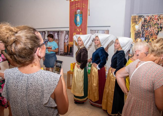 Izložba karnevalskih fotografija u Kneževom dvoru