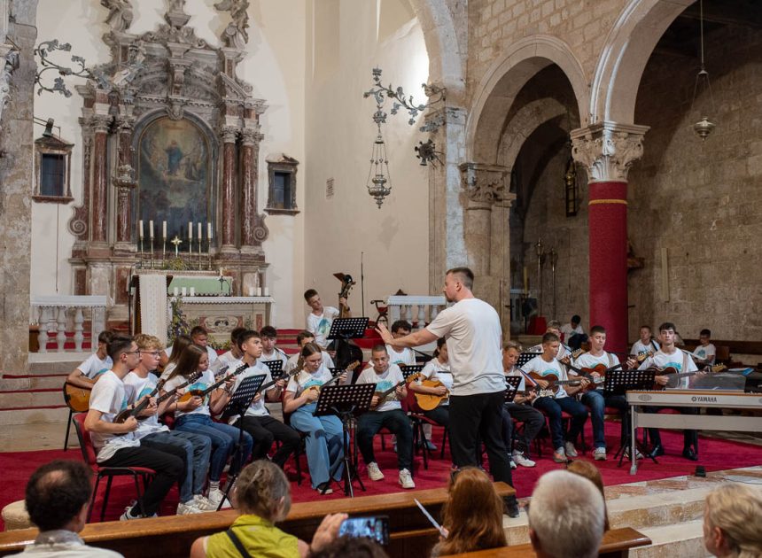Koncert polaznika škole Gradskog tamburaškog orkestra i solista na tamburi