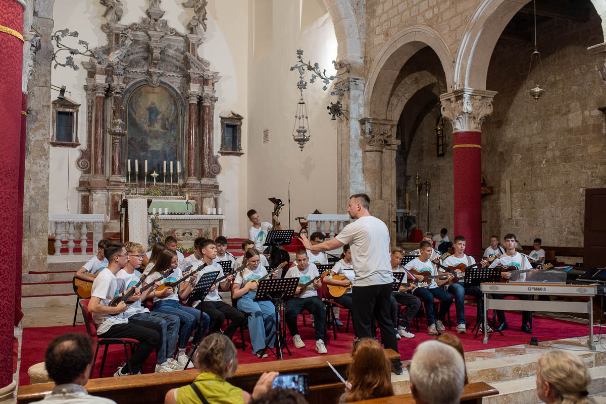 Koncert polaznika škole Gradskog tamburaškog orkestra i solista na tamburi