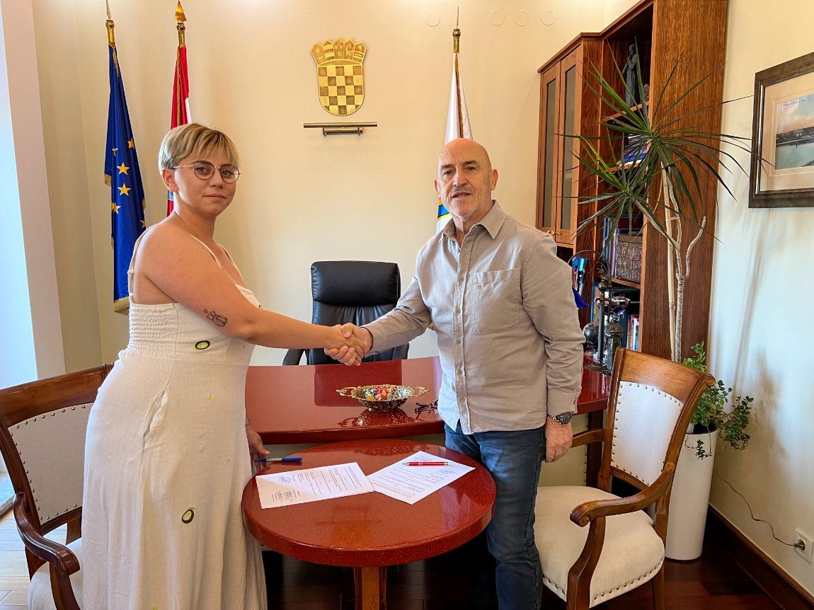 Novalja uvodi pauk službu