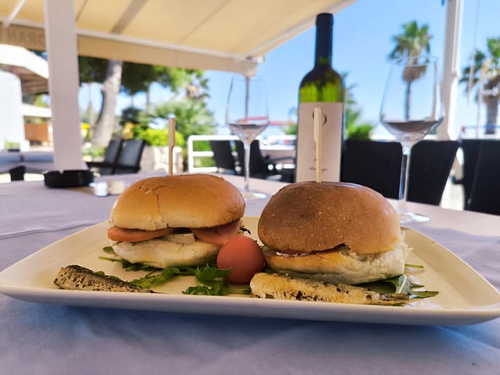 Vir: Ribarska večer na terasi restorana Kotarina.