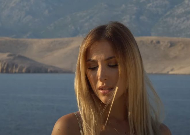Ema Jusić pjeva u atriju Kneževa dvora u Pagu