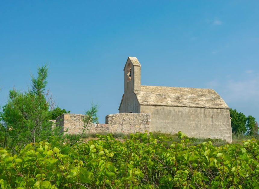 Povljana: Sveta misa u crkvi sv. Martina
