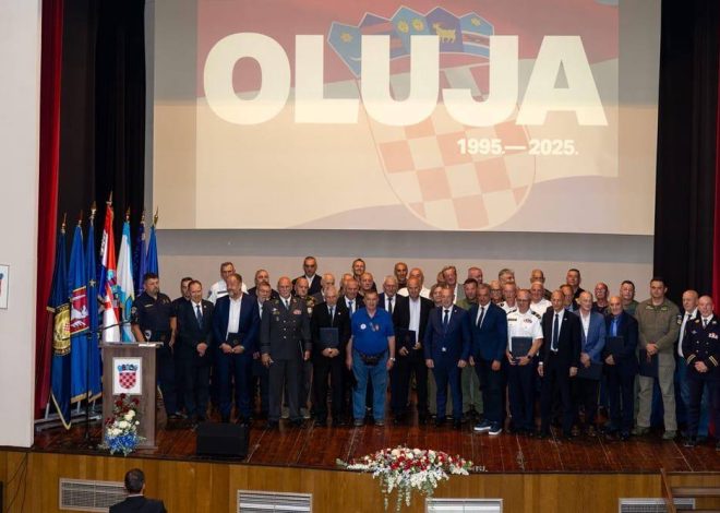 Ministar Medved u Gospiću uručio zahvalnice braniteljskim postrojbama povodom 30. obljetnice Oluje