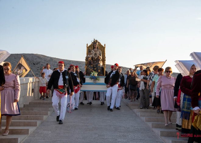 U Pagu je 170. zavjetnom procesijom svečano proslavljen blagdan Velike Gospe