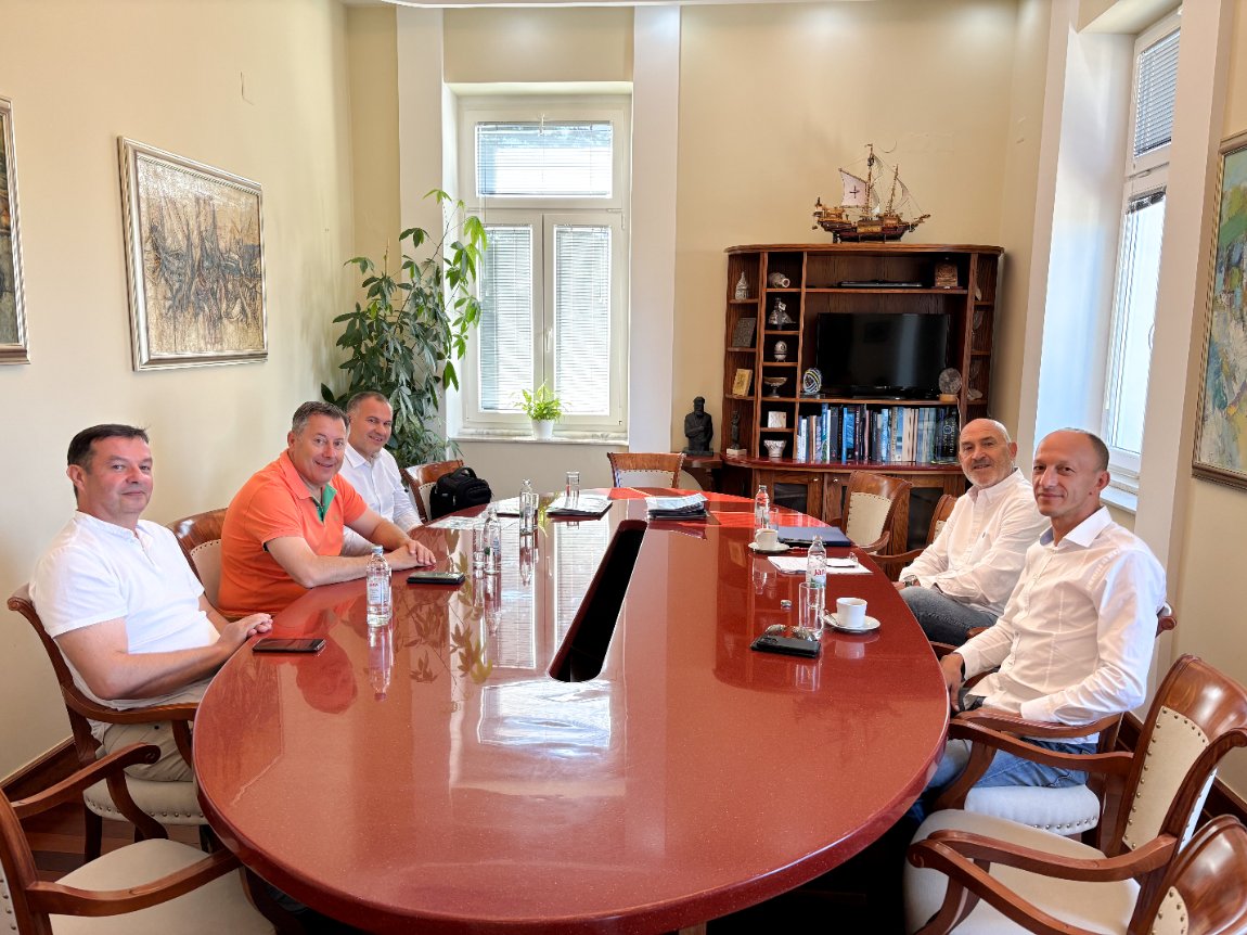 Novalja: Održan sastanak o razvoju elektroenergetske infrastrukture