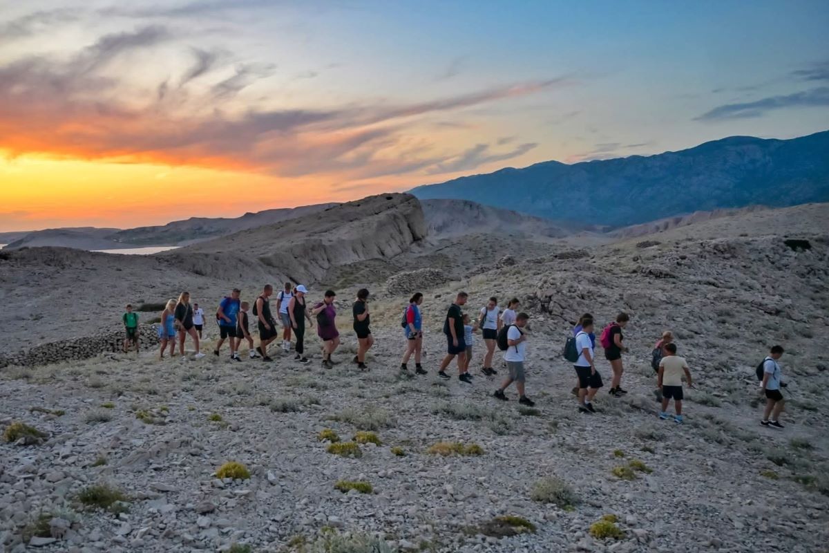 Pag Outdoor Summer 2025: Noćni hiking na stazi Zaton