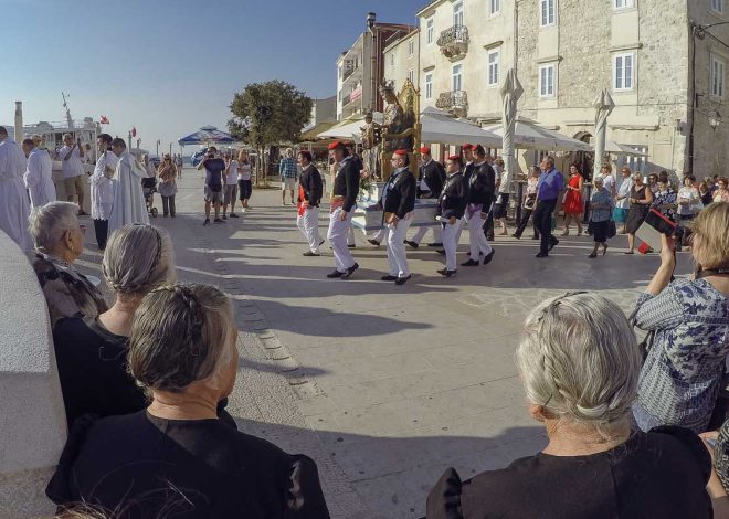 Paški vjerski običaji: Proslava Male Gospe, vrijeme molitve i zavjeta