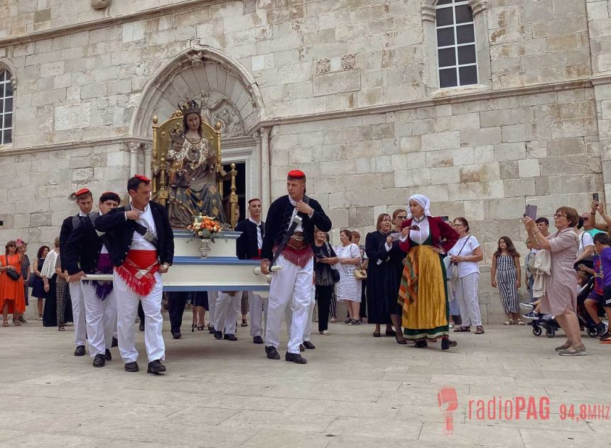 Proslava blagdana Male Gospe u gradu Pagu