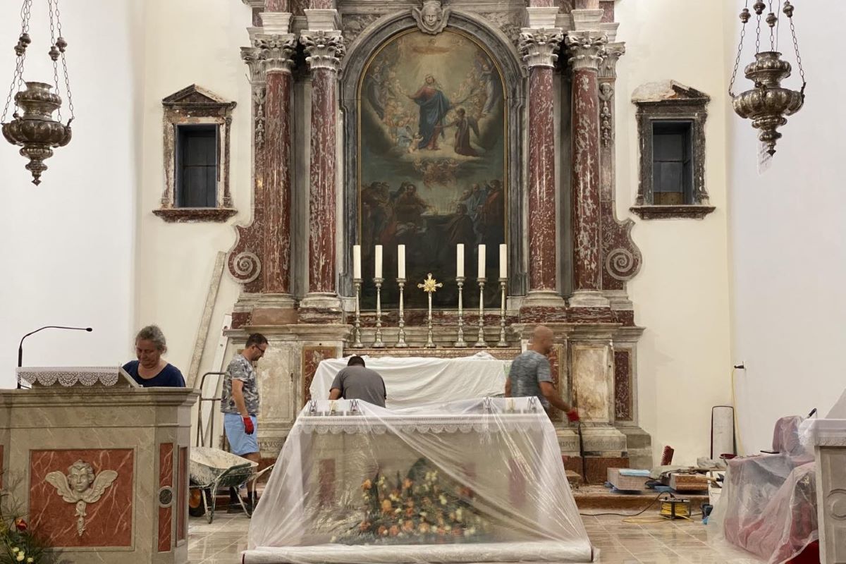 U Zbornoj crkvi u Pagu u tijeku su radovi na rekonstrukciji središnjeg oltara