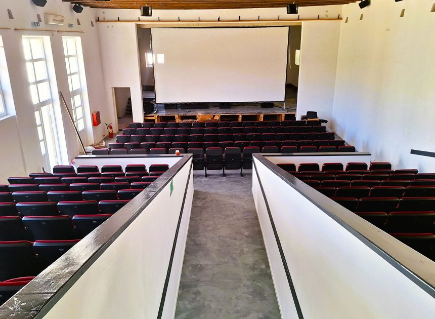 U Domu kulture u Pagu uskoro će se moći prikazivati filmovi, održavati predstave i drugi programi